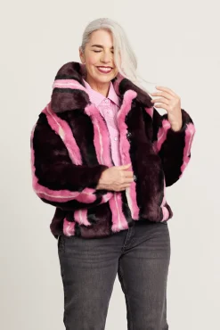 Jakke Traci Burgundy Stripe Faux Fur Coat* Coats