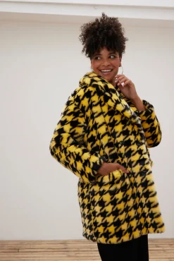Jakke Zadie Houndstooth Short Faux Fur Coat* Coats