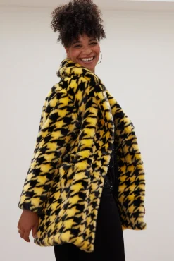 Jakke Zadie Houndstooth Short Faux Fur Coat* Coats