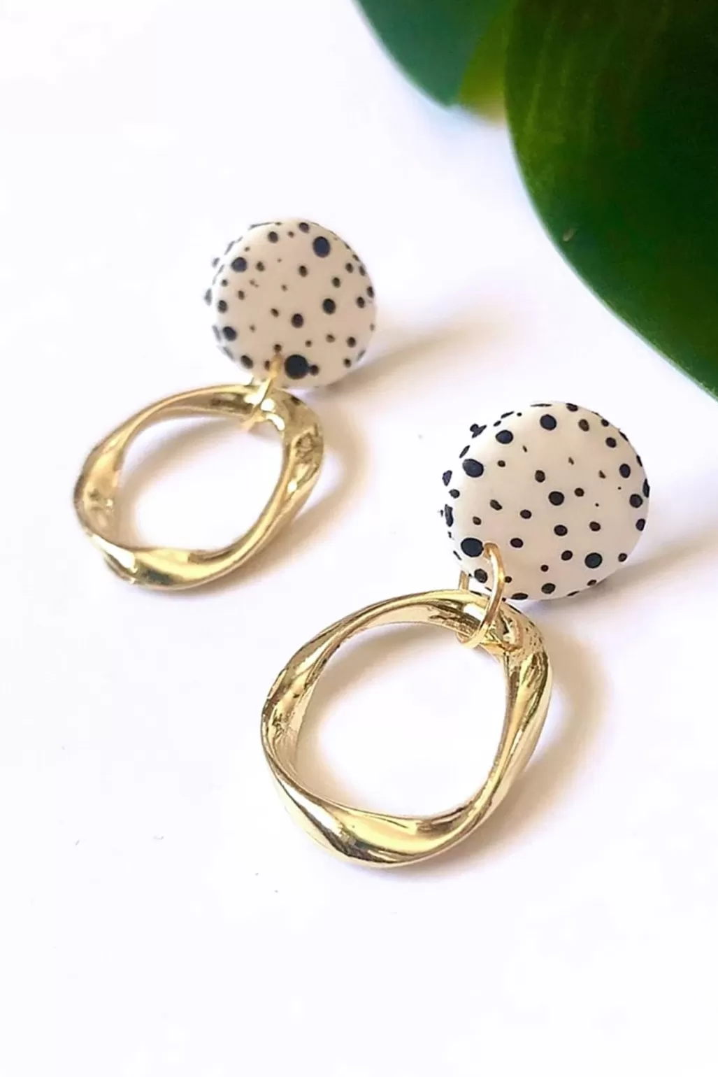 ALOË Irregular Hoops Dalmatian Mini Studs