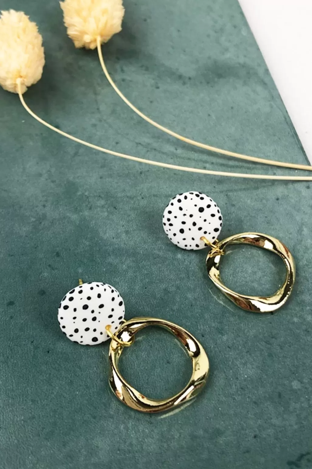 ALOË Irregular Hoops Dalmatian Mini Studs