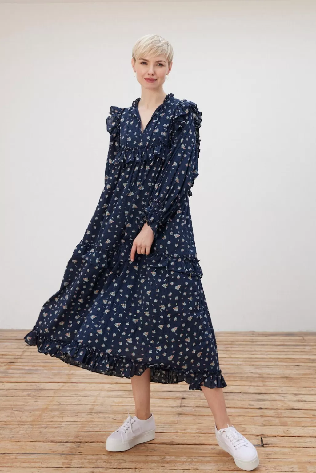 Stella Nova Barbara Dark Flowers Midi Dress